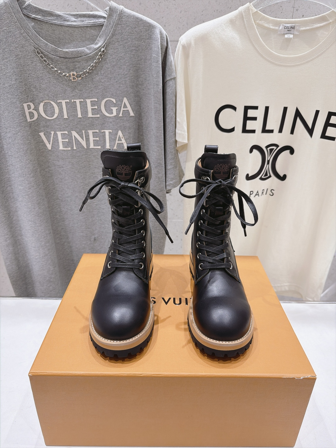 高版本出厂 LOUIS VUITTON F054 26ss LV驴牌新款系带情侣英伦风帅气马丁靴短靴 楦型百搭瘦脚 高版本出厂 LOUIS VUITTON F054 26ss LV驴牌新款系带情侣英伦风帅气马丁靴短靴 楦型百搭瘦脚