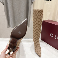 高版本出厂 Gucci古驰F045 G家26ss秋冬新款Bombshell系列尖头高跟长靴 复古轻奢王牌款 古驰尖头瘦瘦 高版本出厂 Gucci古驰F045 G家26ss秋冬新款Bombshell系列尖头高跟长靴 复古轻奢王牌款 古驰尖头瘦瘦