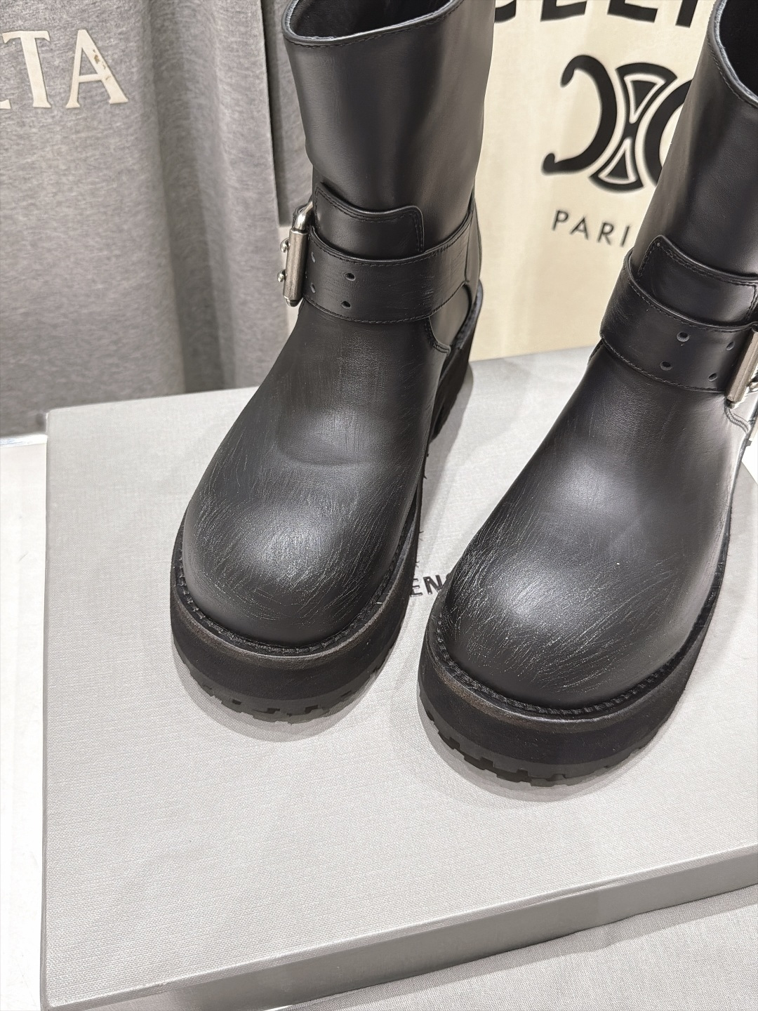 高版本出厂  男码+30   BALENCIAG*巴黎世家F046 2026ss秋冬新款情侣款毒液靴机车靴马丁靴短靴 最