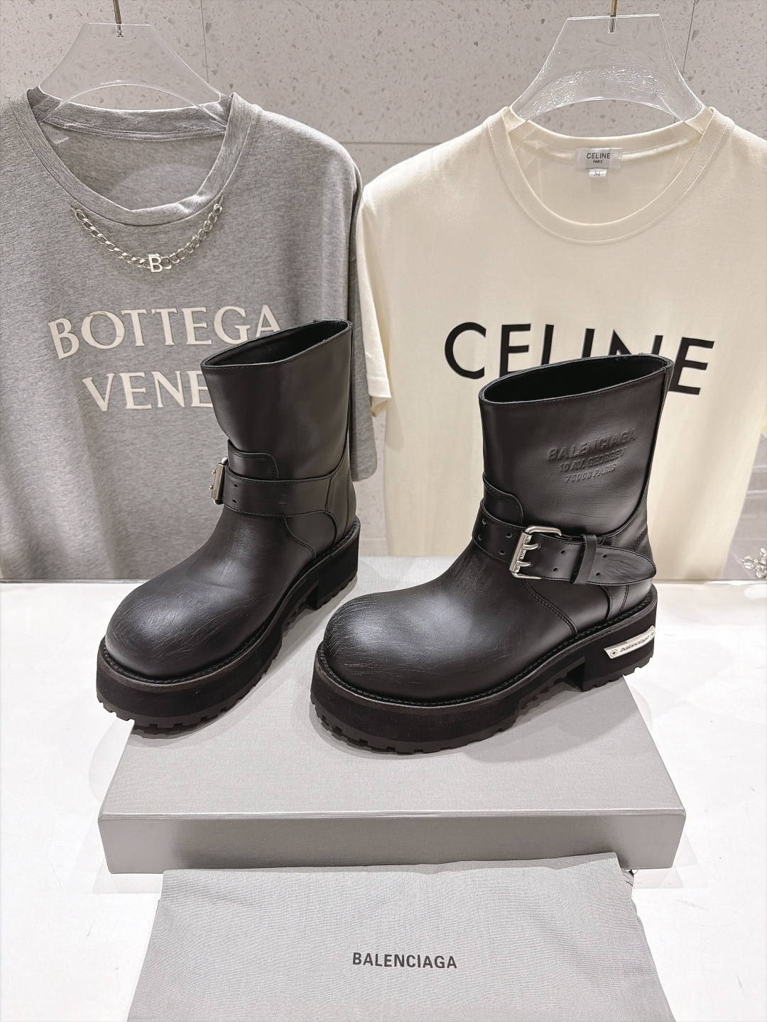 高版本出厂  男码+30   BALENCIAG*巴黎世家F046 2026ss秋冬新款情侣款毒液靴机车靴马丁靴短靴 最