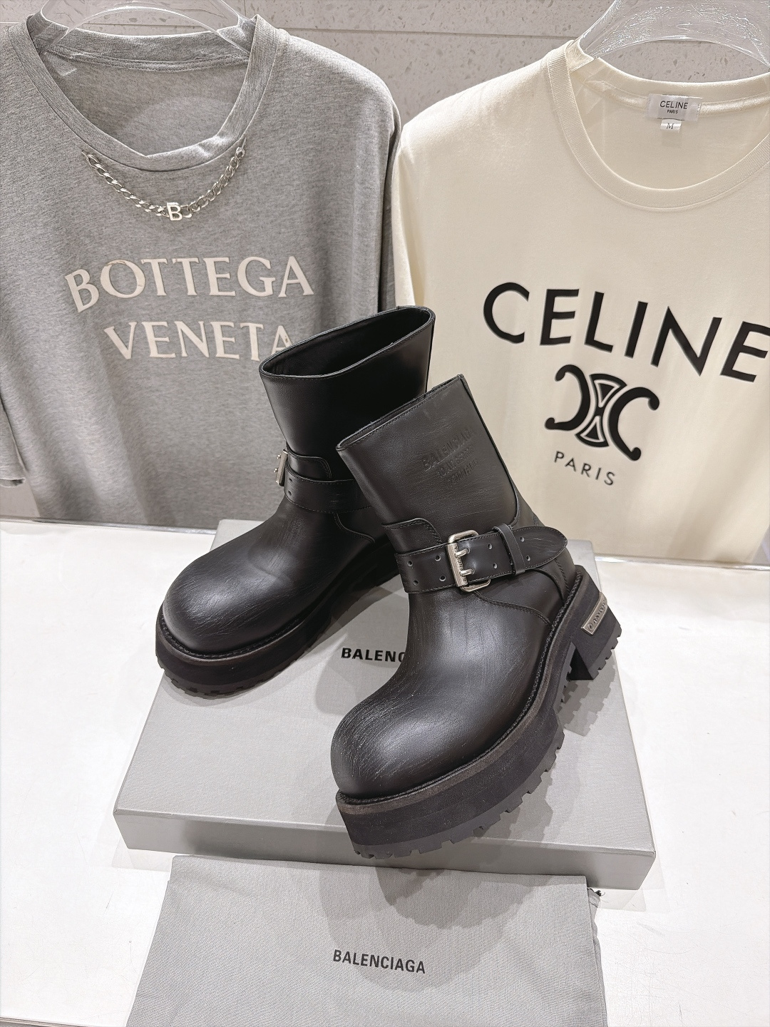 高版本出厂  男码+30   BALENCIAG*巴黎世家F046 2026ss秋冬新款情侣款毒液靴机车靴马丁靴短靴 最
