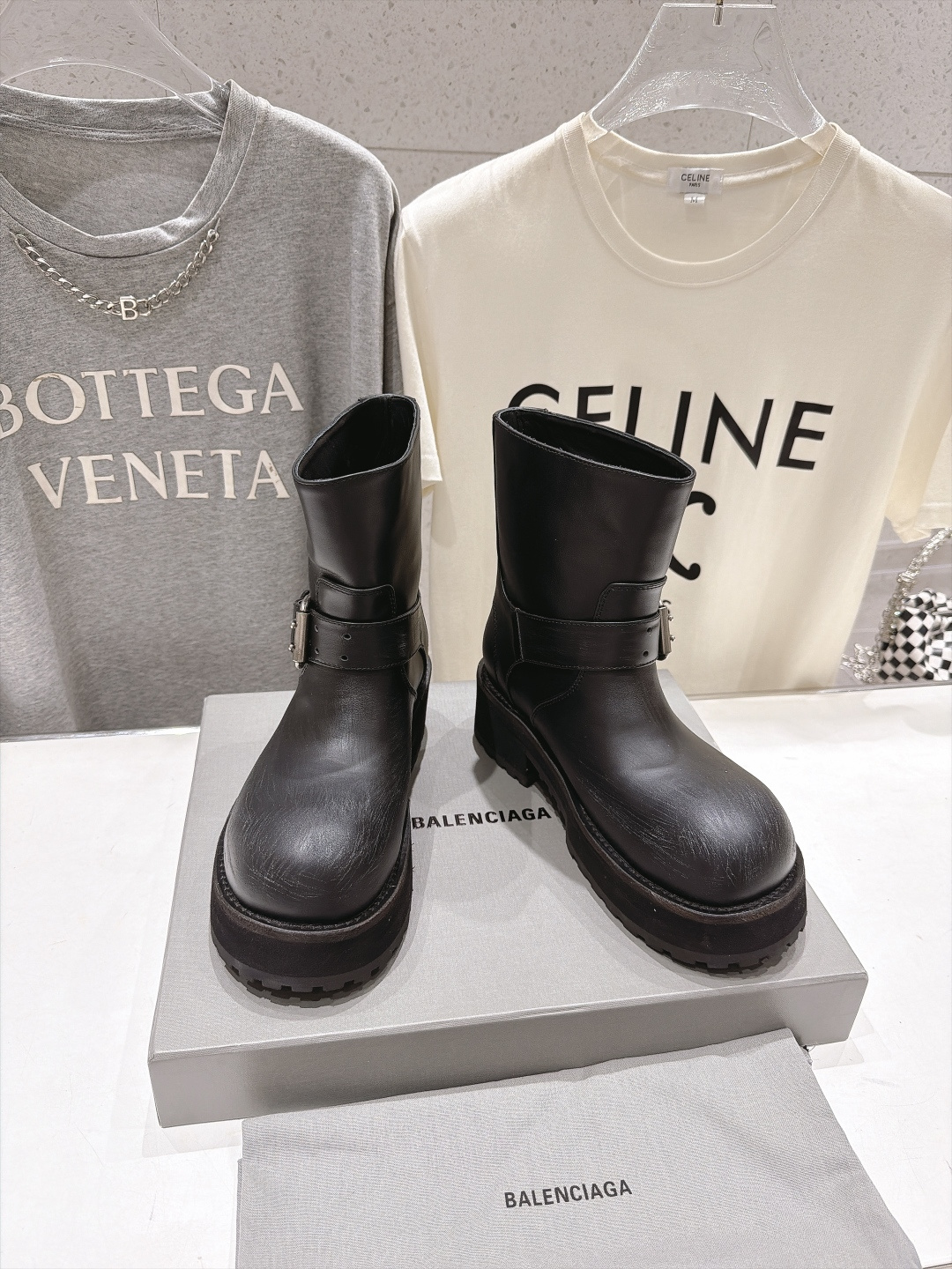 高版本出厂  男码+30   BALENCIAG*巴黎世家F046 2026ss秋冬新款情侣款毒液靴机车靴马丁靴短靴 最