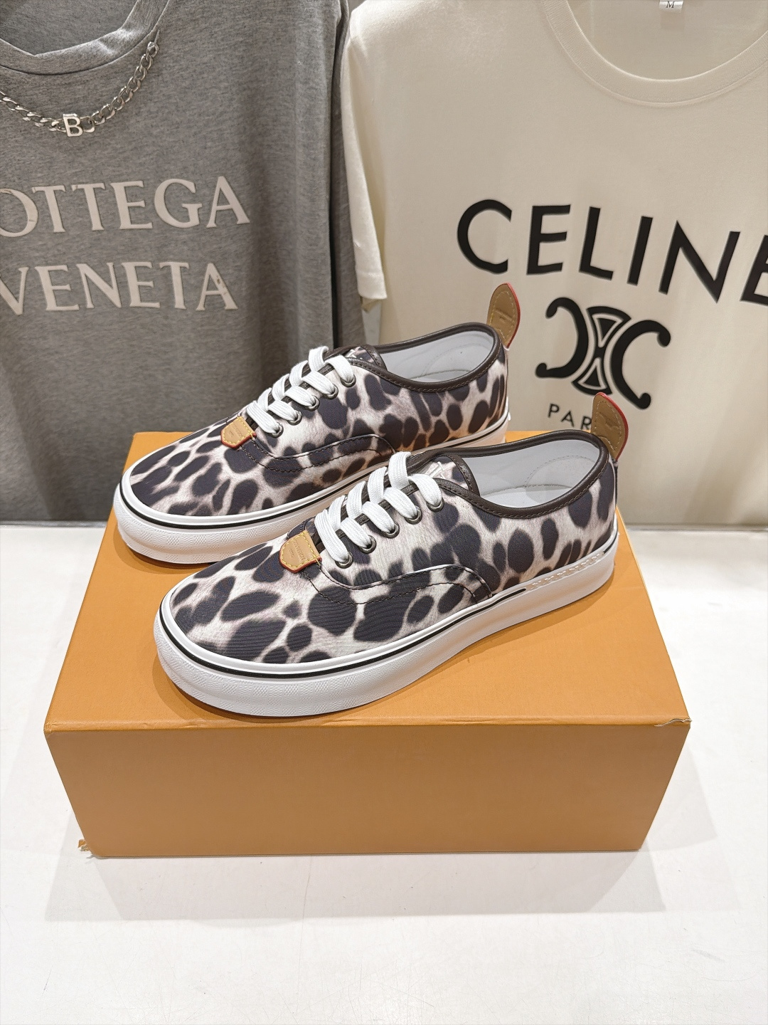 高版本出厂    LOUIS VUITTON～LV路易威登F048 L家驴牌男士新款系列厚底运动休闲鞋 原版购入开发、做