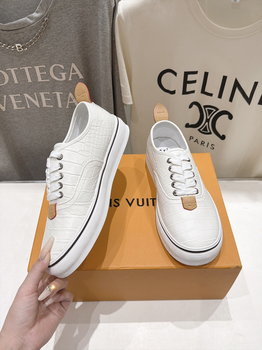 高版本出厂 皮面    LOUIS VUITTON～LV路易威登F048 L家驴牌男士新款系列厚底运动休闲鞋 原版购入开