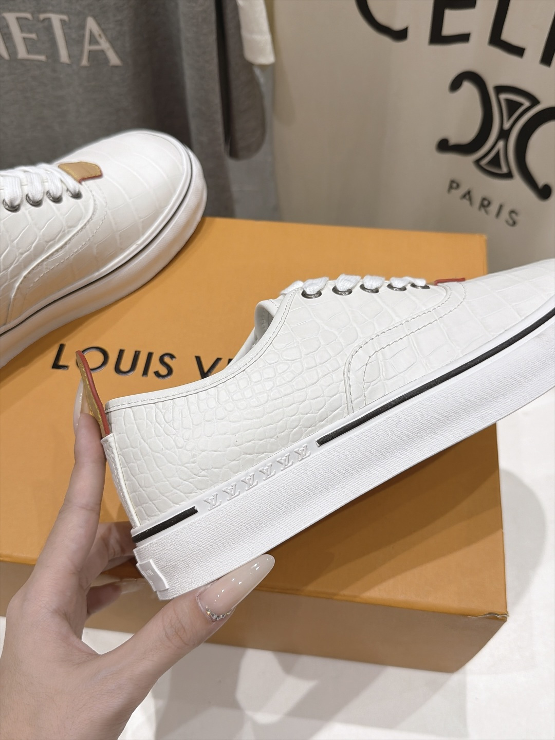 高版本出厂 皮面    LOUIS VUITTON～LV路易威登F048 L家驴牌男士新款系列厚底运动休闲鞋 原版购入开