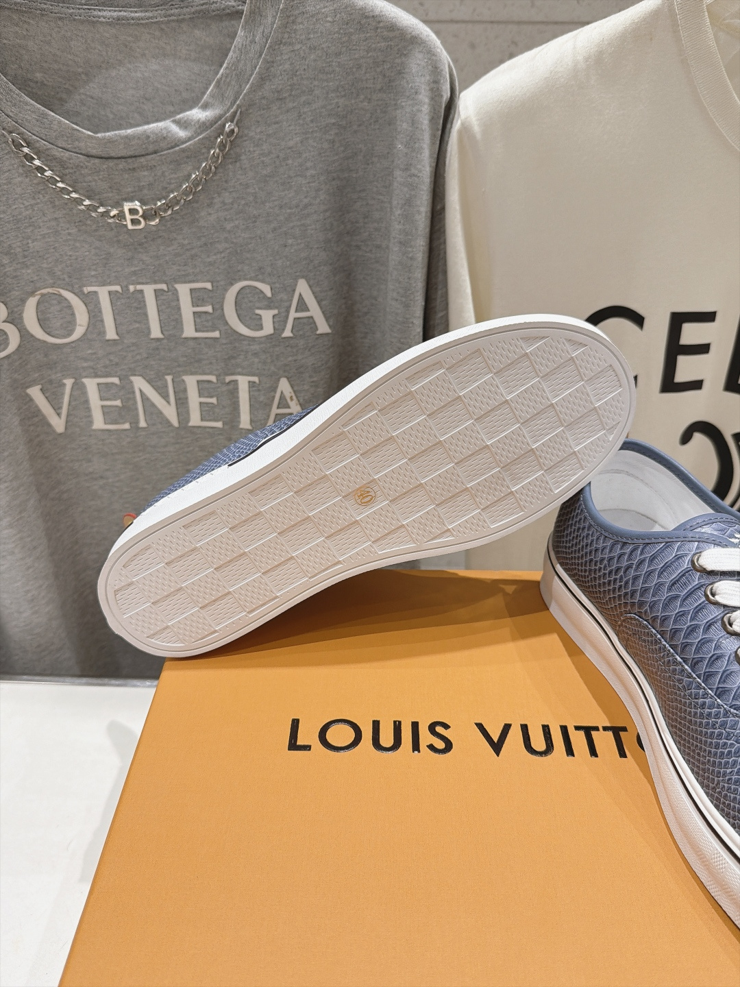 高版本出厂 皮面 LOUIS VUITTON~LV路易威登F048 L家驴牌男士新款系列厚底运动休闲鞋 原版购入开 高版本出厂 皮面 LOUIS VUITTON~LV路易威登F048 L家驴牌男士新款系列厚底运动休闲鞋 原版购入开