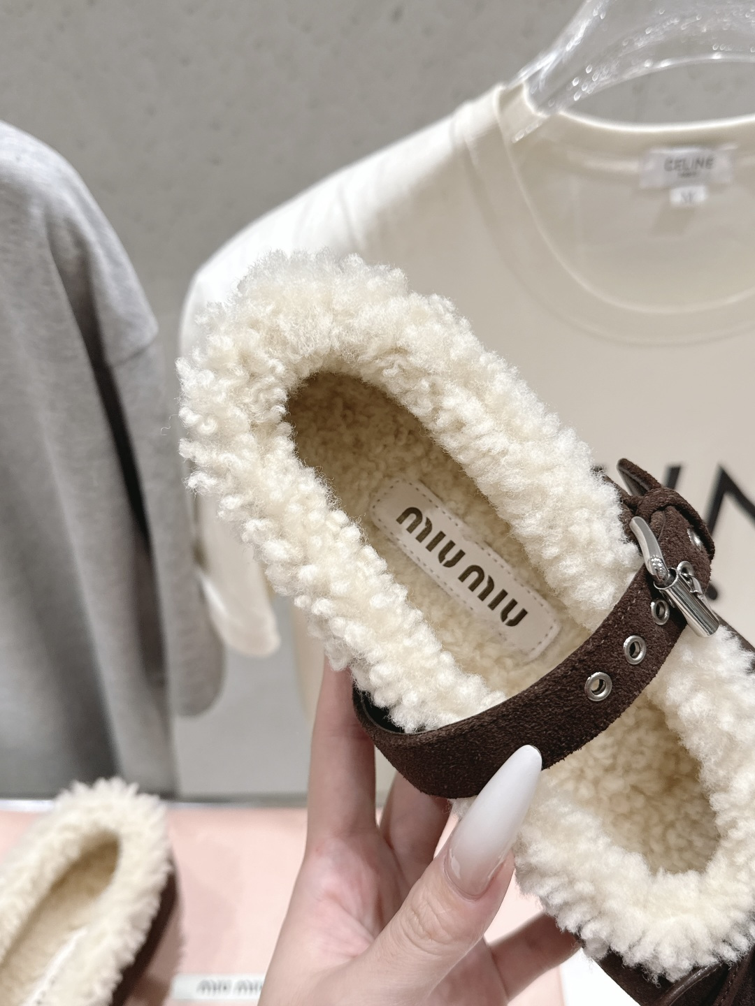 高版本出厂价 MiuMiu/缪缪F033 2026ss秋冬新款蝴蝶结玛丽珍毛毛鞋平底鞋单鞋 非常低调的一款单鞋 乖巧 高版本出厂价 MiuMiu/缪缪F033 2026ss秋冬新款蝴蝶结玛丽珍毛毛鞋平底鞋单鞋 非常低调的一款单鞋 乖巧
