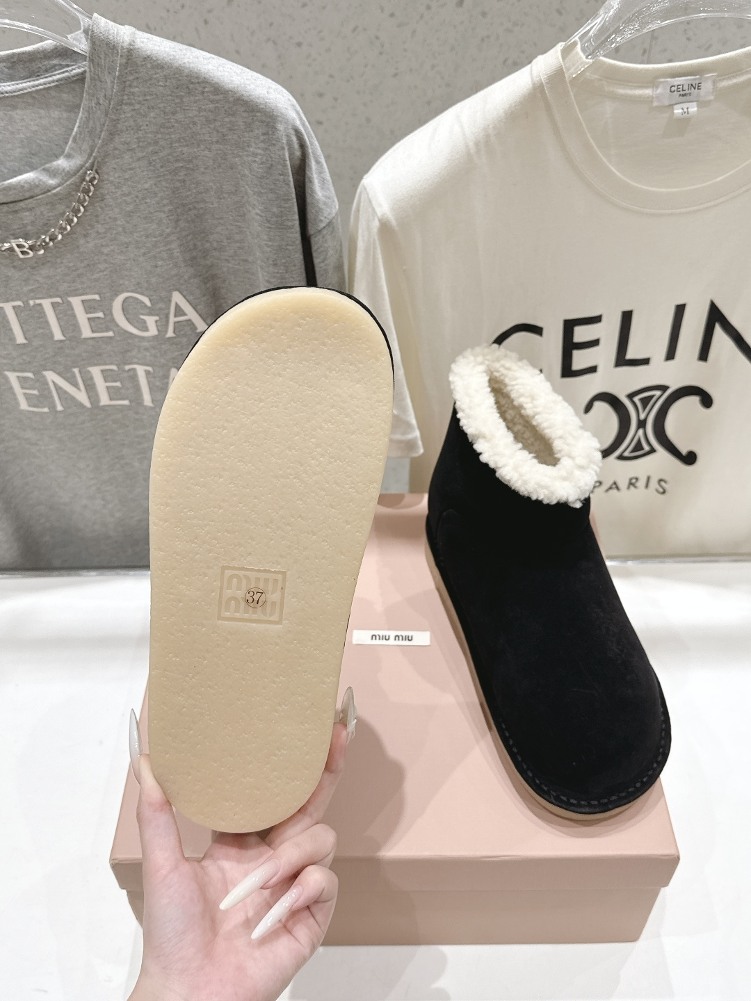 高版本出厂  MiuMiu/缪缪F033 2026ss秋冬走秀款·羊毛短靴雪地靴毛毛靴 经常出现在各大时装杂志封面·各路