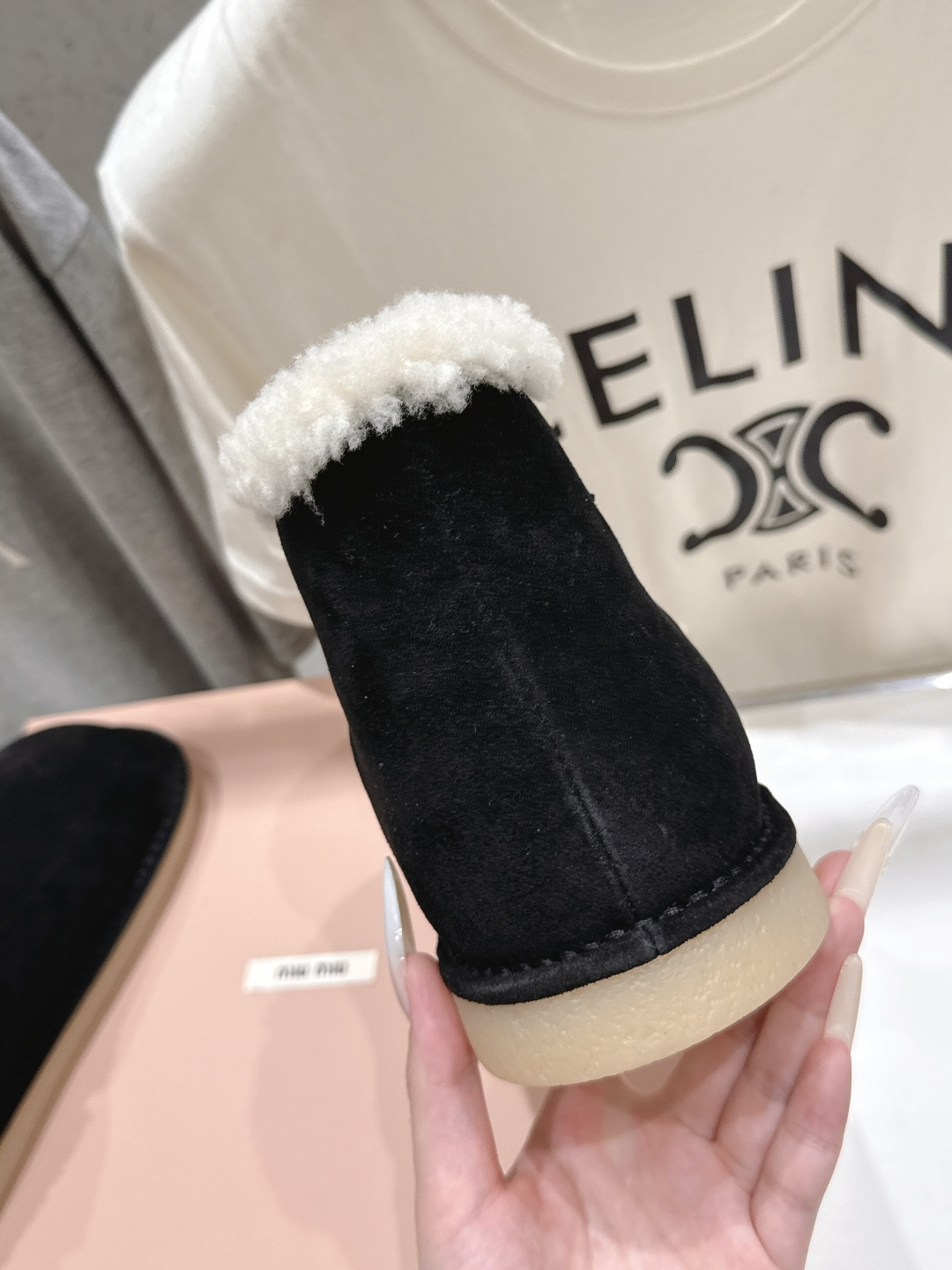 高版本出厂  MiuMiu/缪缪F033 2026ss秋冬走秀款·羊毛短靴雪地靴毛毛靴 经常出现在各大时装杂志封面·各路