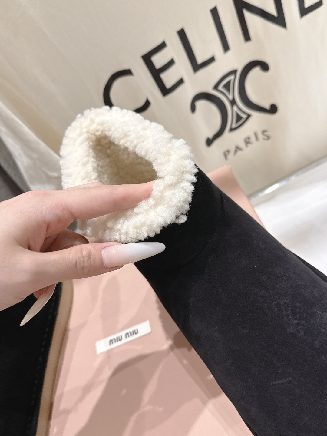 高版本出厂  MiuMiu/缪缪F033 2026ss秋冬走秀款·羊毛短靴雪地靴毛毛靴 经常出现在各大时装杂志封面·各路