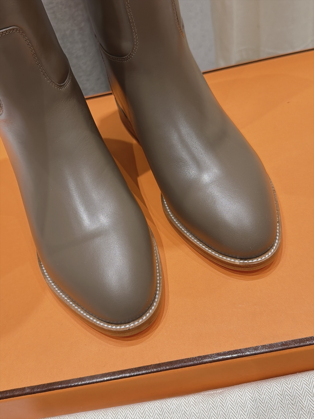 高版本出厂  Hermes 爱马仕F062  H家2026ss秋冬新款直筒靴过膝长靴  顶级品质~ 鞋型很好看，经典简约