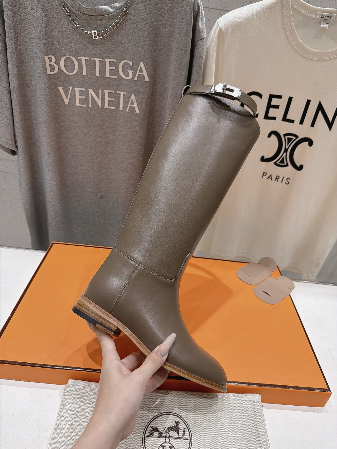 高版本出厂  Hermes 爱马仕F062  H家2026ss秋冬新款直筒靴过膝长靴  顶级品质~ 鞋型很好看，经典简约