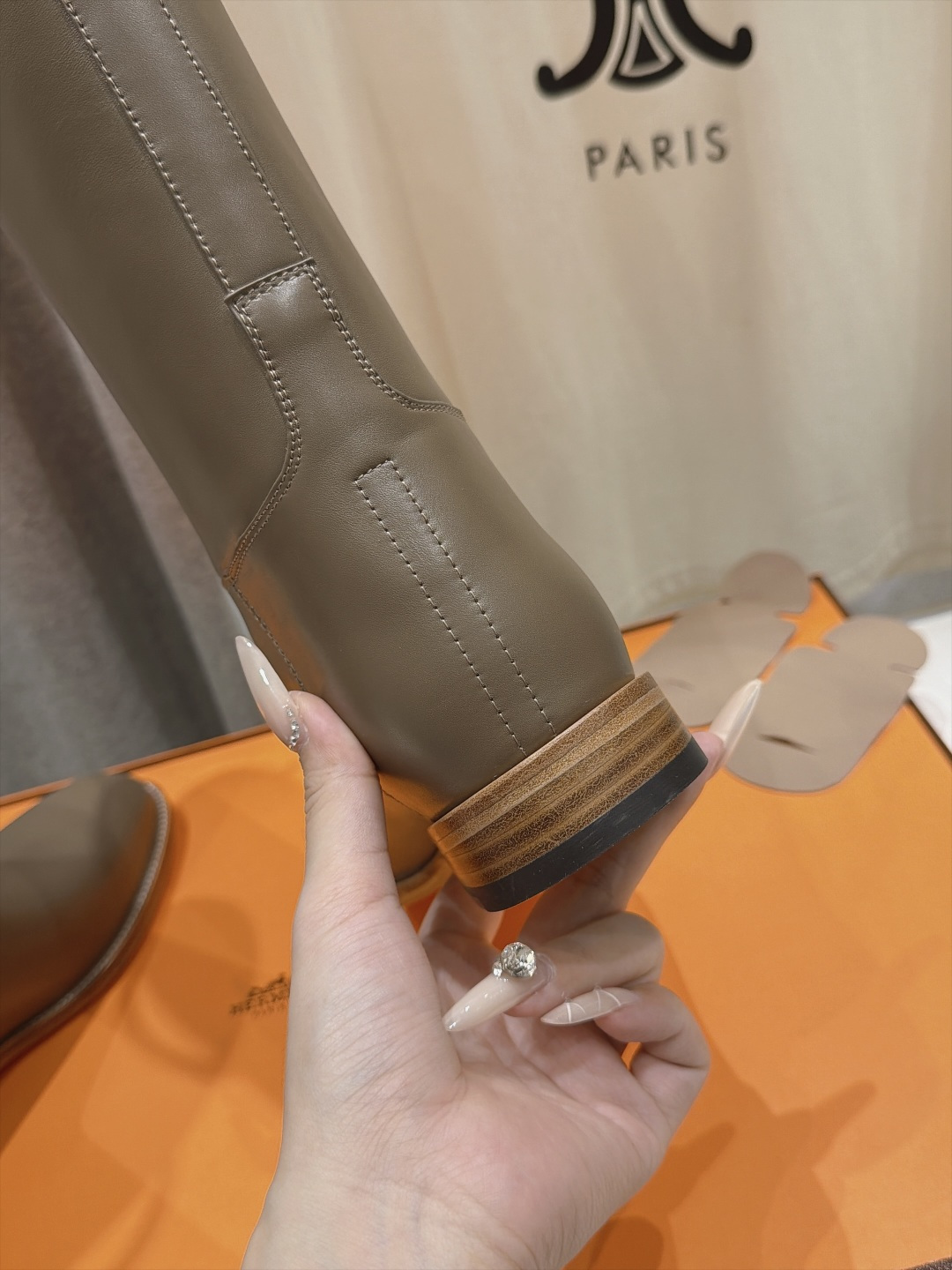 高版本出厂  Hermes 爱马仕F062  H家2026ss秋冬新款直筒靴过膝长靴  顶级品质~ 鞋型很好看，经典简约