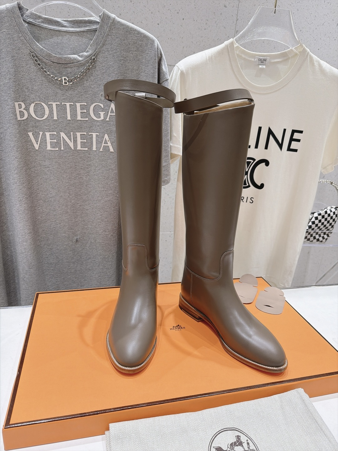 高版本出厂  Hermes 爱马仕F062  H家2026ss秋冬新款直筒靴过膝长靴  顶级品质~ 鞋型很好看，经典简约
