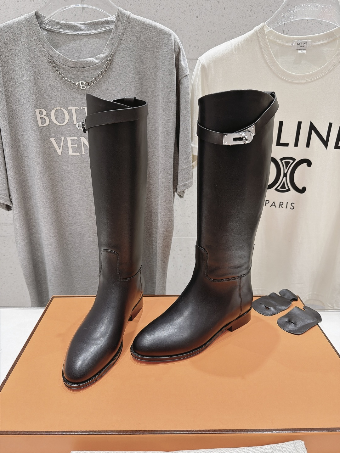 高版本出厂  Hermes 爱马仕F062  H家2026ss秋冬新款直筒靴过膝长靴  顶级品质~ 鞋型很好看，经典简约