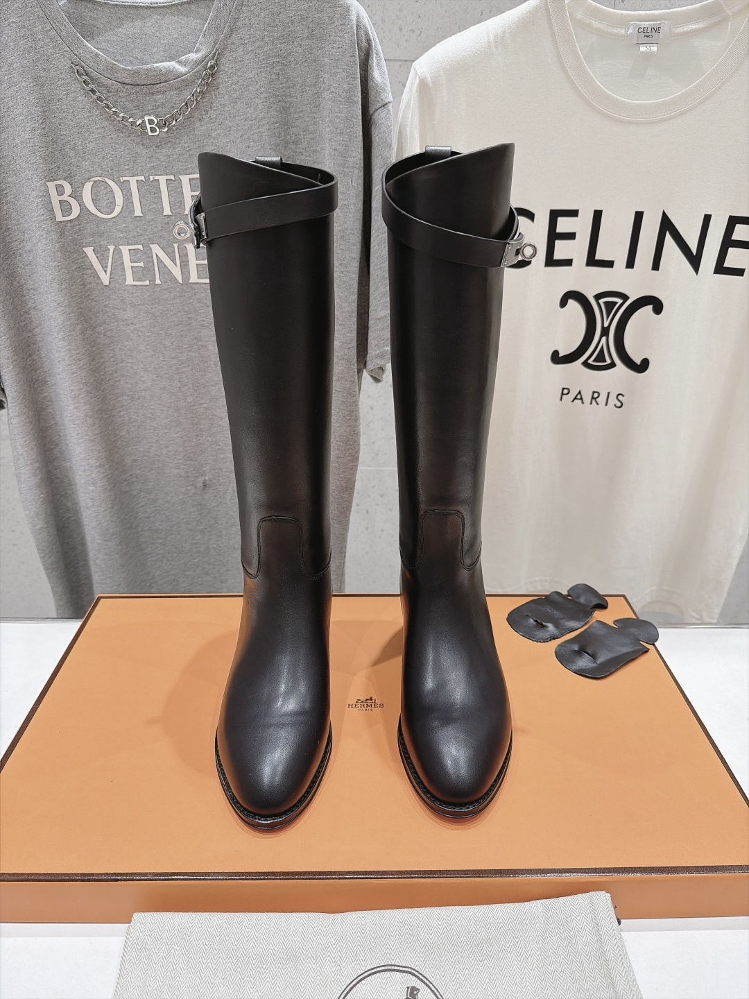 高版本出厂  Hermes 爱马仕F062  H家2026ss秋冬新款直筒靴过膝长靴  顶级品质~ 鞋型很好看，经典简约