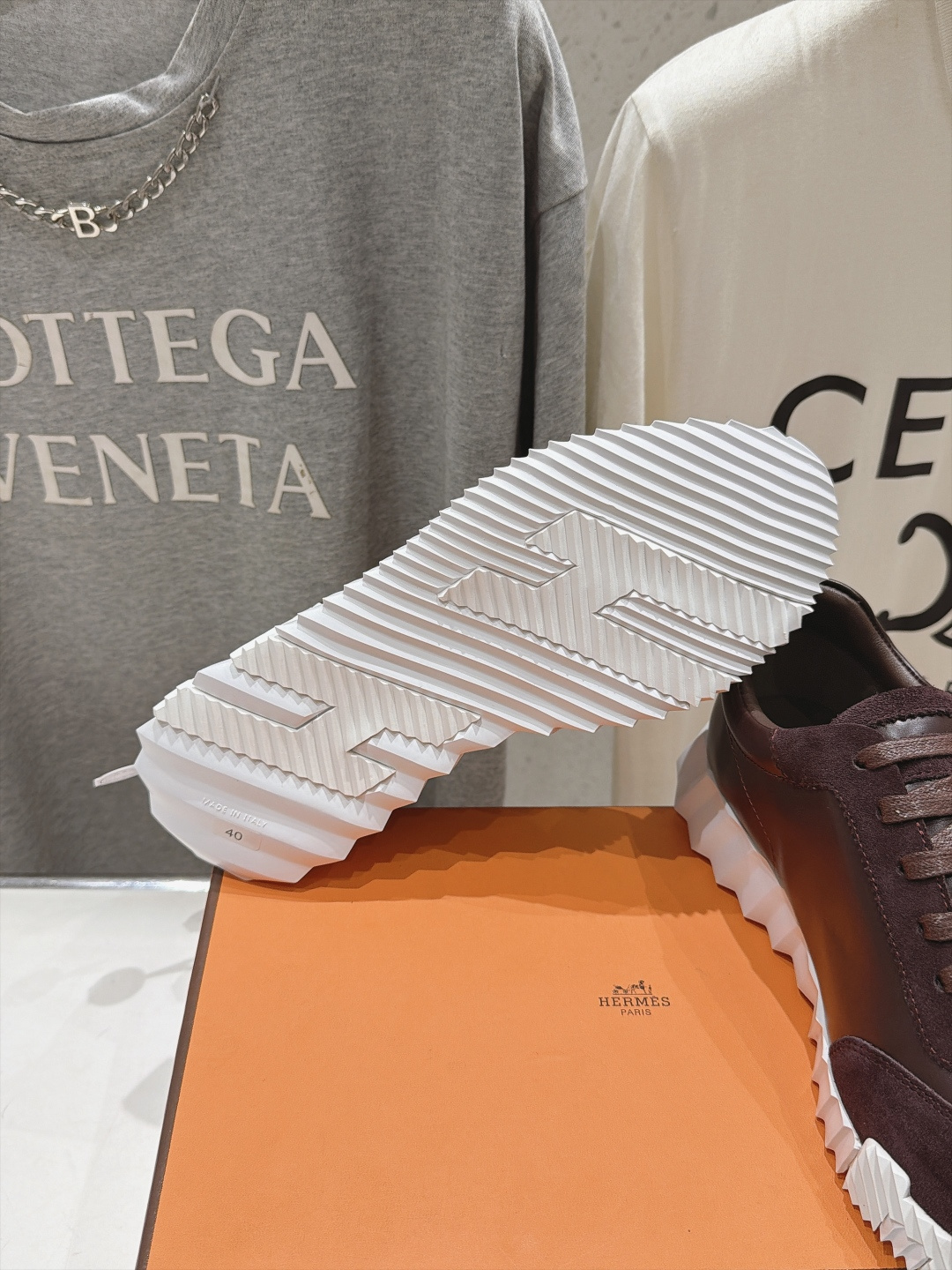 高版本出厂 男码+10 情侣款    Hermes/爱马仕F056 H家26ss新款情侣运动休闲鞋跑步鞋 经典运动风格+