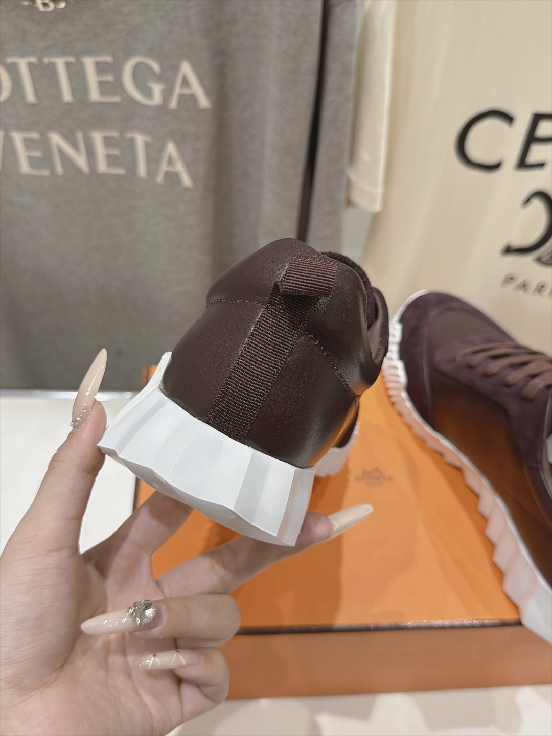 高版本出厂 男码+10 情侣款    Hermes/爱马仕F056 H家26ss新款情侣运动休闲鞋跑步鞋 经典运动风格+