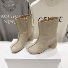 高版本出厂 Maison Margiela MM6马吉拉F055 26ss秋冬季新品高跟短靴 MM6这款短靴设计非常 高版本出厂 Maison Margiela MM6马吉拉F055 26ss秋冬季新品高跟短靴 MM6这款短靴设计非常