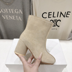 高版本出厂 Maison Margiela MM6马吉拉F055 26ss秋冬季新品高跟短靴 MM6这款短靴设计非常 高版本出厂 Maison Margiela MM6马吉拉F055 26ss秋冬季新品高跟短靴 MM6这款短靴设计非常