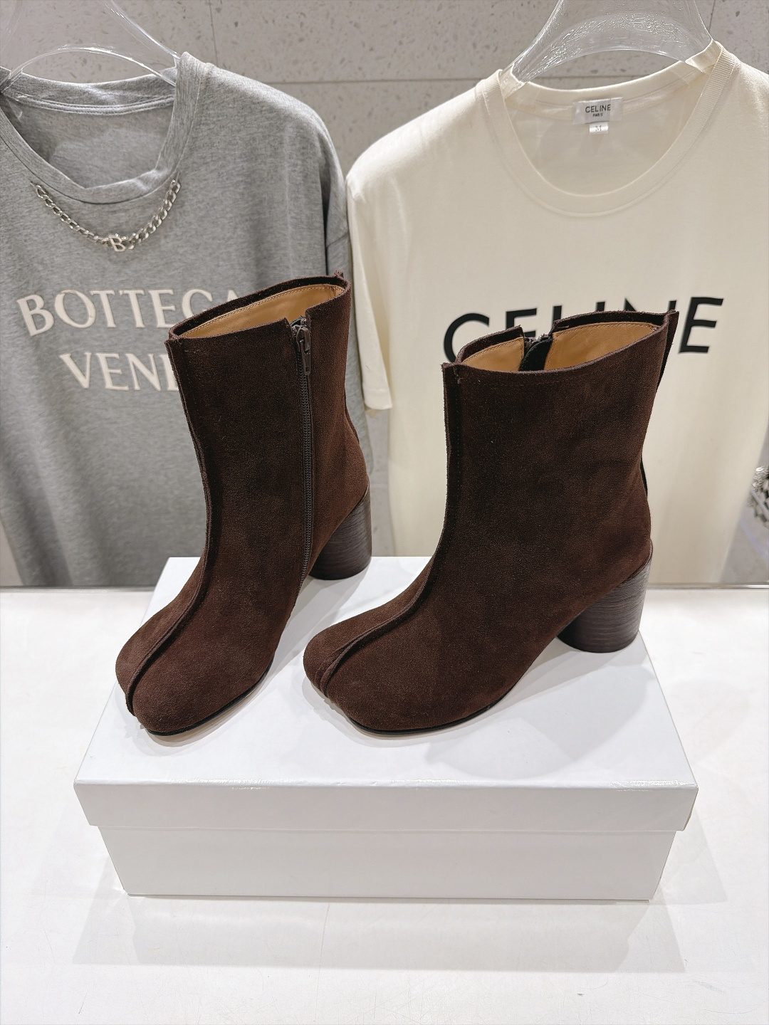 高版本出厂   Maison Margiela MM6马吉拉F055 26ss秋冬季新品高跟短靴 MM6这款短靴设计非常