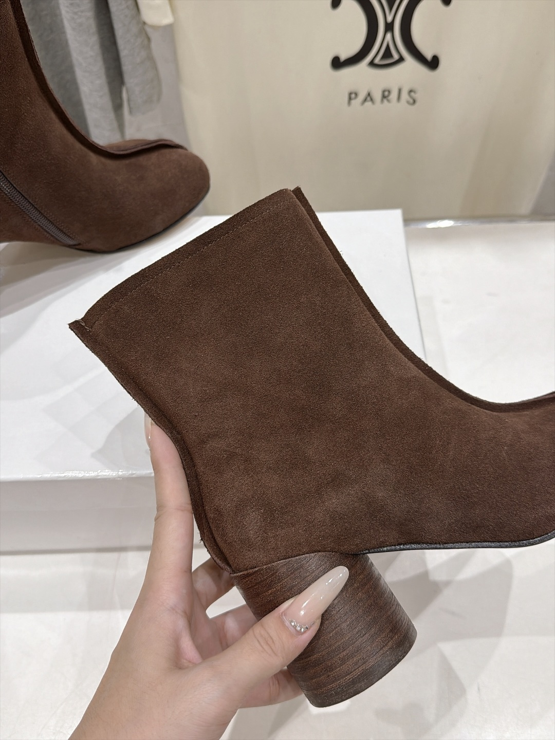 高版本出厂   Maison Margiela MM6马吉拉F055 26ss秋冬季新品高跟短靴 MM6这款短靴设计非常