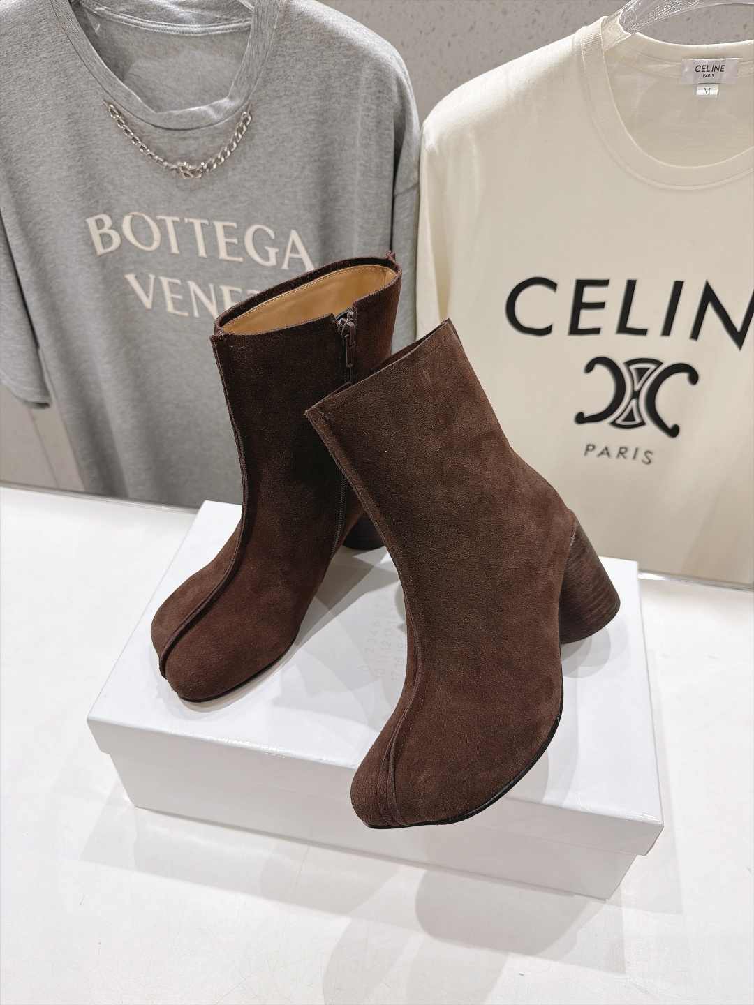 高版本出厂   Maison Margiela MM6马吉拉F055 26ss秋冬季新品高跟短靴 MM6这款短靴设计非常