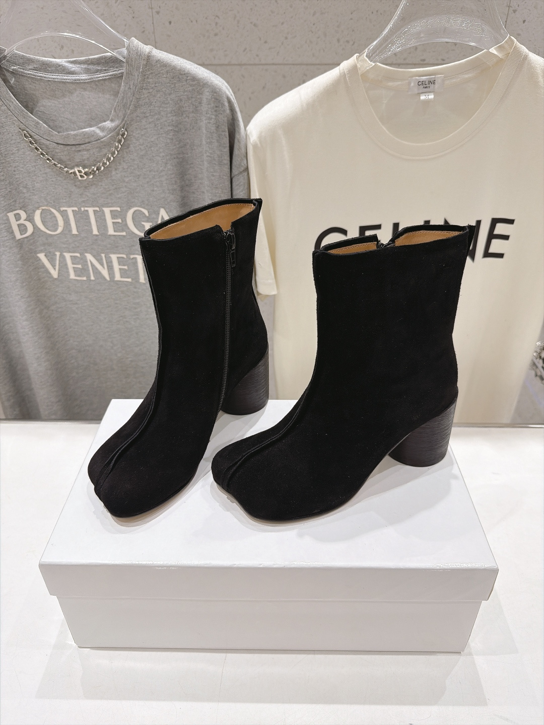 高版本出厂   Maison Margiela MM6马吉拉F055 26ss秋冬季新品高跟短靴 MM6这款短靴设计非常