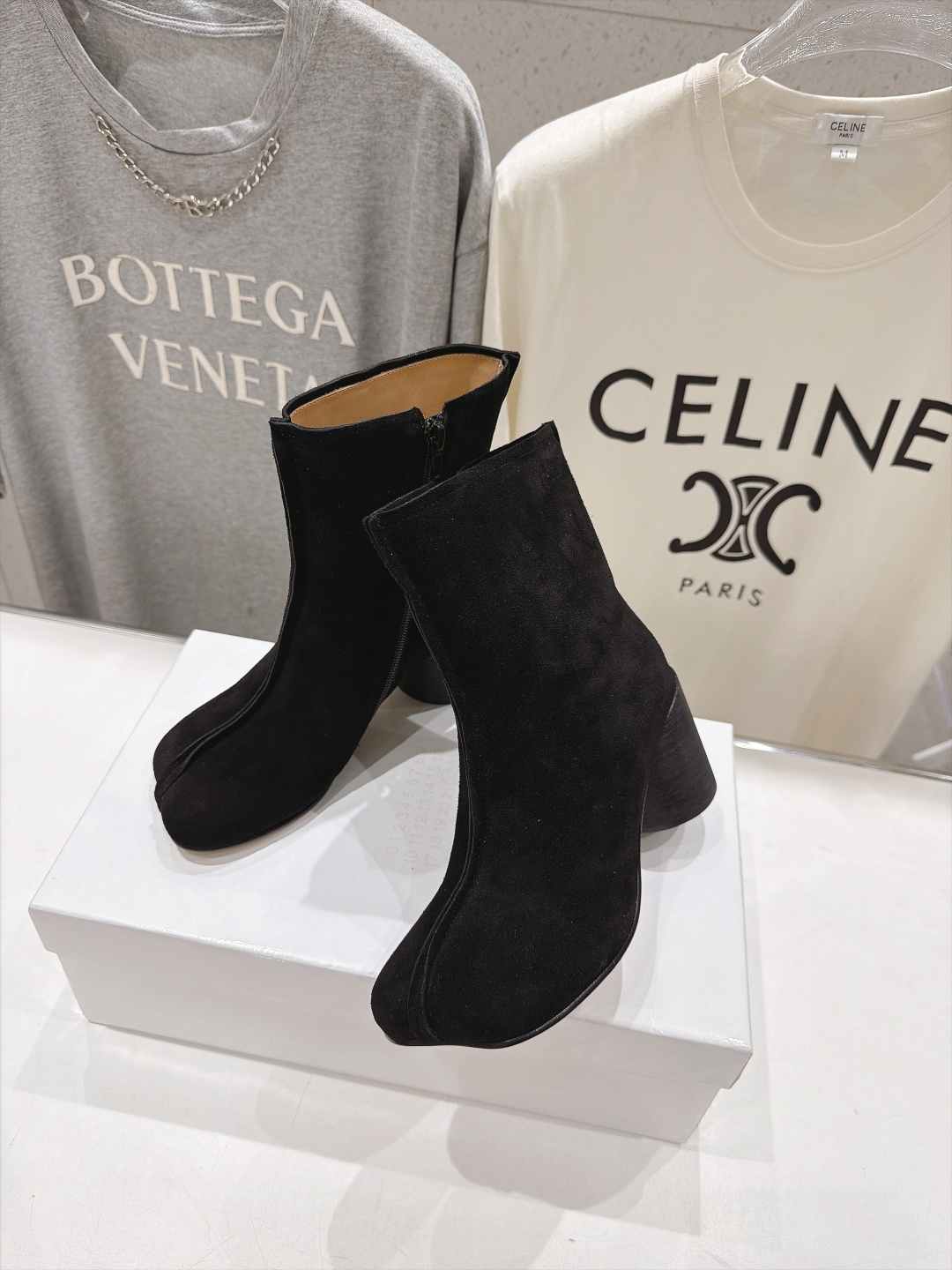 高版本出厂   Maison Margiela MM6马吉拉F055 26ss秋冬季新品高跟短靴 MM6这款短靴设计非常