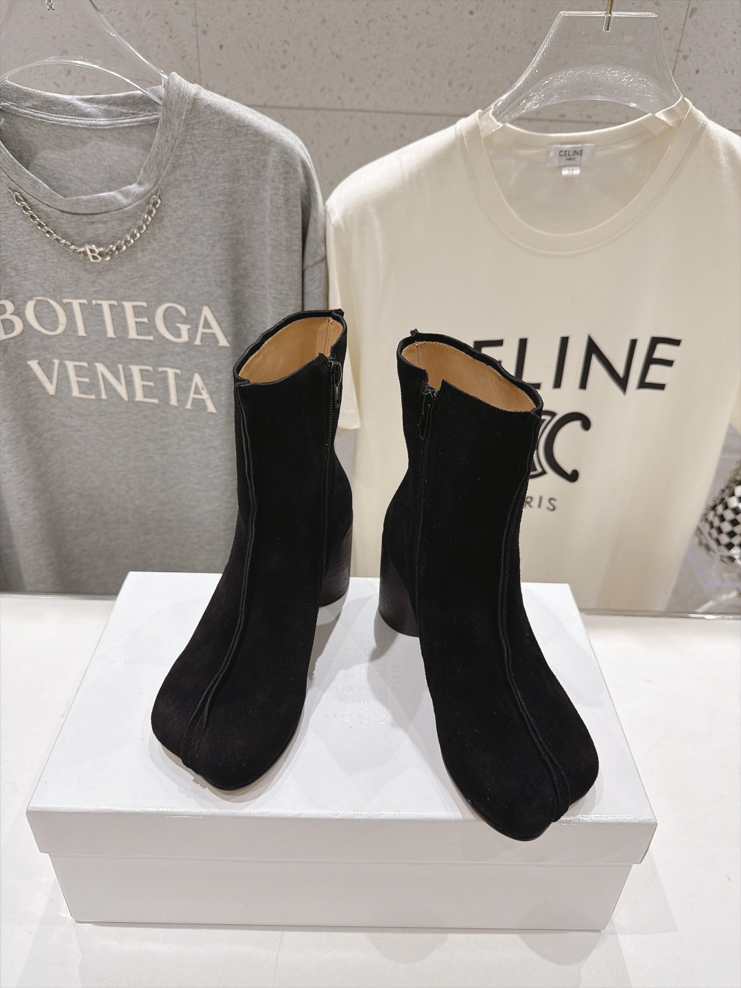 高版本出厂   Maison Margiela MM6马吉拉F055 26ss秋冬季新品高跟短靴 MM6这款短靴设计非常