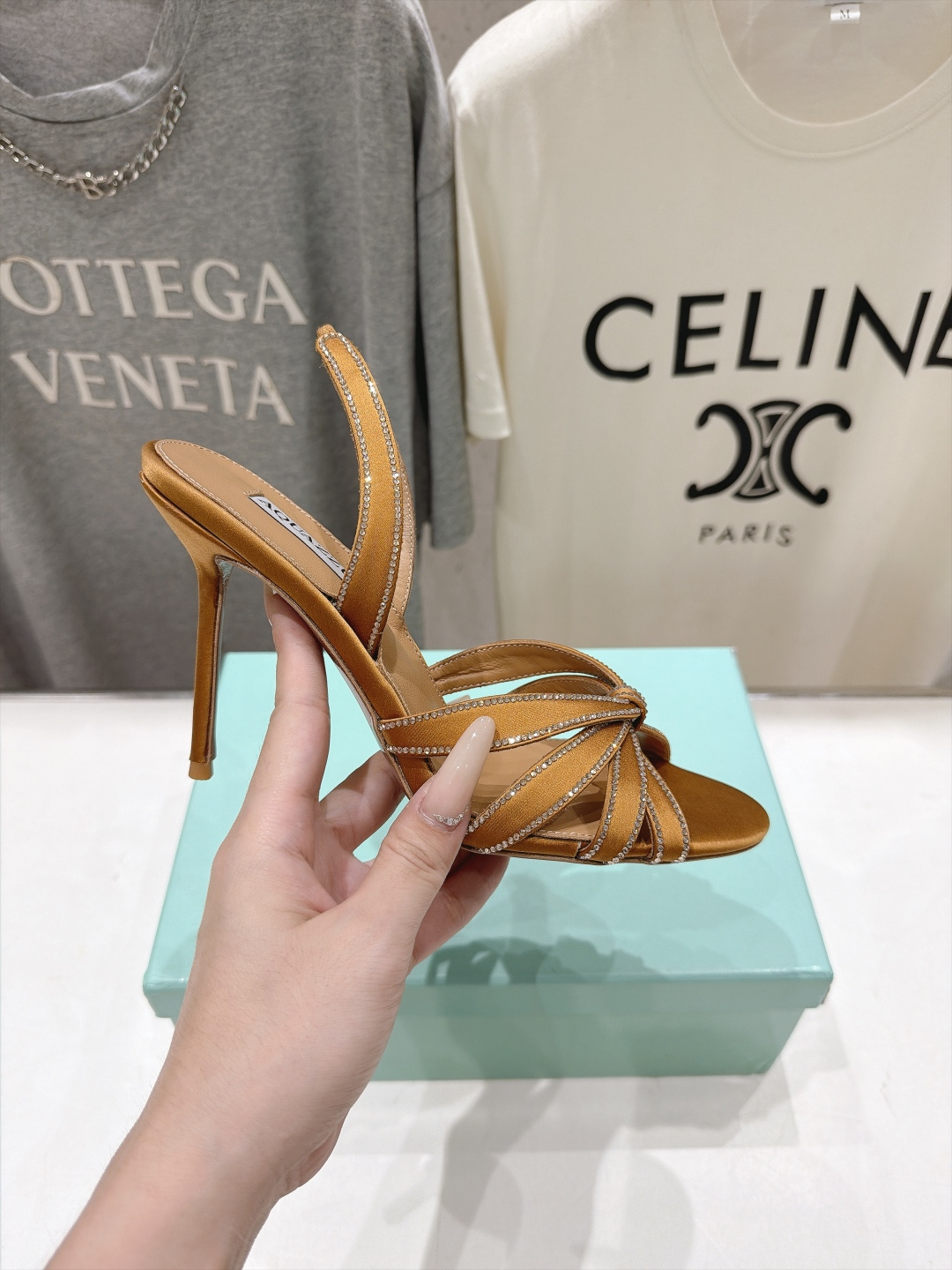高版本出厂  「ᴀqᴜᴀᴢᴢᴜʀᴀ」AQUAZZURA/菠萝F072 2026ss夏季新款真丝烫钻高跟鞋凉鞋 _____