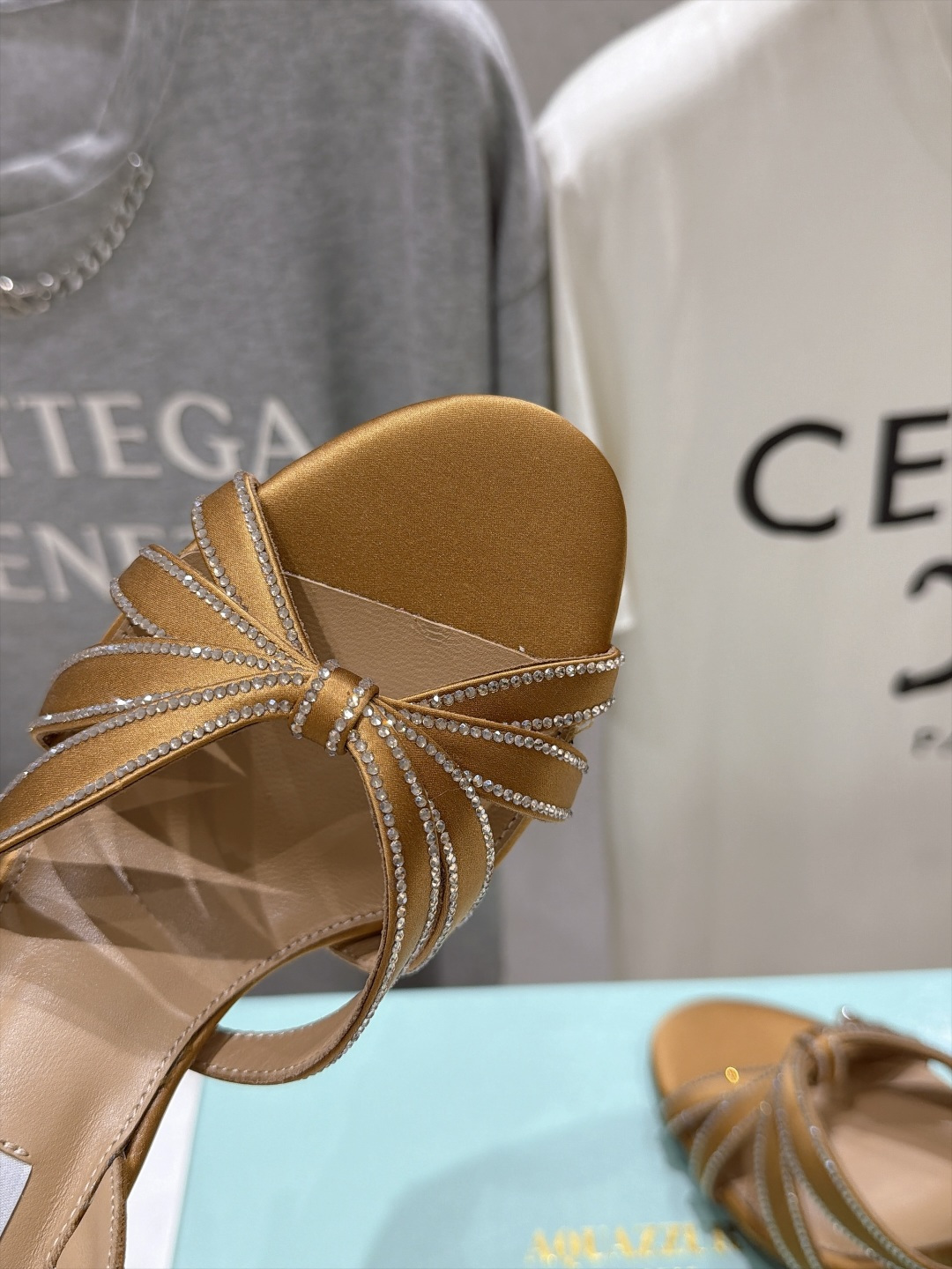 高版本出厂  「ᴀqᴜᴀᴢᴢᴜʀᴀ」AQUAZZURA/菠萝F072 2026ss夏季新款真丝烫钻高跟鞋凉鞋 _____