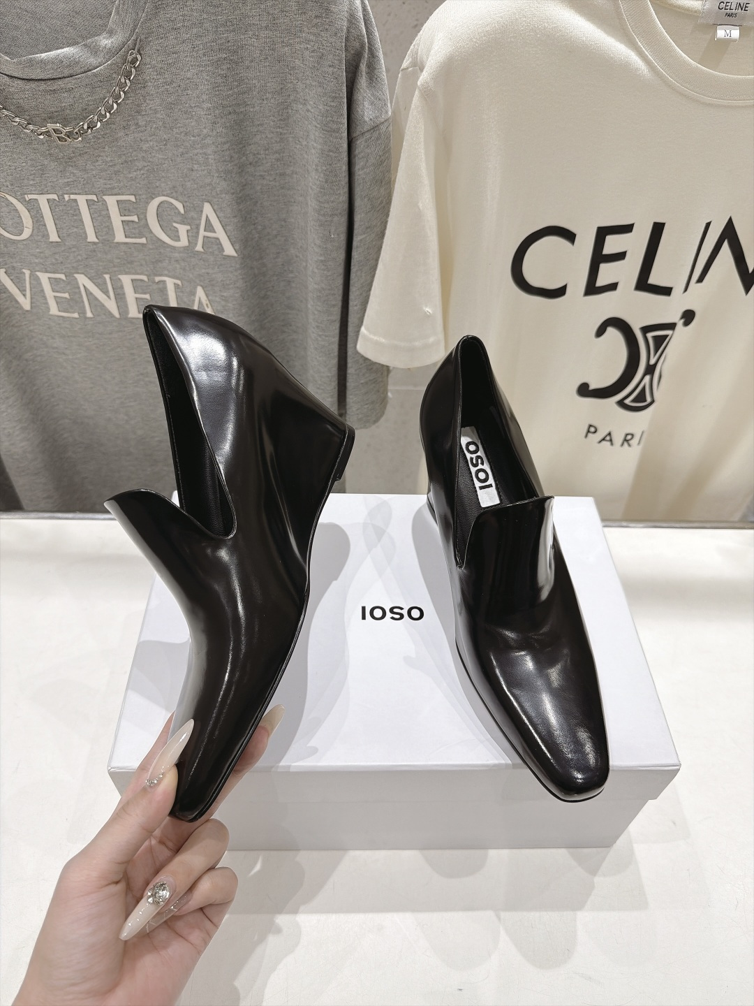 高版本出厂  OSOI韩国时装小众潮牌F066，秋冬内增高CUFF BOOTS玛丽珍小皮鞋 ，穿上就是小鸟腿 ，超显瘦，