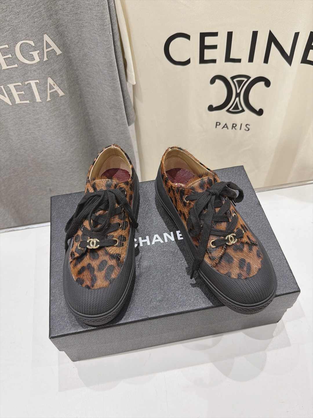 高版本出厂    Chanel* 香奈儿F015 小香2026ss最新款斑马纹系带休闲鞋 网红明星小红书狂追热推发售， 