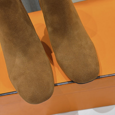 高版本出厂 Hermes 爱马仕F057 new H家2026ss新款高跟短靴 鞋型很好看,见到到极致的造型,搭配k 高版本出厂 Hermes 爱马仕F057 new H家2026ss新款高跟短靴 鞋型很好看,见到到极致的造型,搭配k
