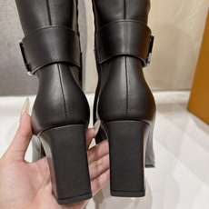高版本出厂 LOUIS VUITTON 26ss LV驴牌新款英伦风牛皮高跟长靴 楦型百搭瘦脚yyds.造型立体饱 高版本出厂 LOUIS VUITTON 26ss LV驴牌新款英伦风牛皮高跟长靴 楦型百搭瘦脚yyds.造型立体饱