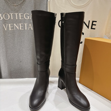 高版本出厂 LOUIS VUITTON 26ss LV驴牌新款英伦风牛皮高跟长靴 楦型百搭瘦脚yyds.造型立体饱 高版本出厂 LOUIS VUITTON 26ss LV驴牌新款英伦风牛皮高跟长靴 楦型百搭瘦脚yyds.造型立体饱