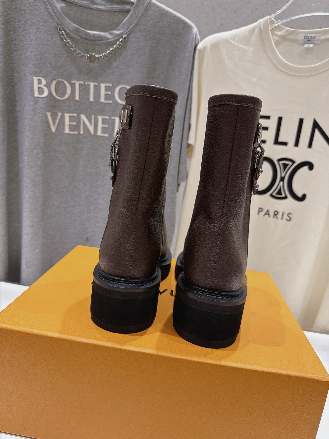 高版本出厂   LOUIS VUITTON  26ss LV驴牌新款英伦风帅气马丁靴短靴 楦型百搭瘦脚yyds.造型立体