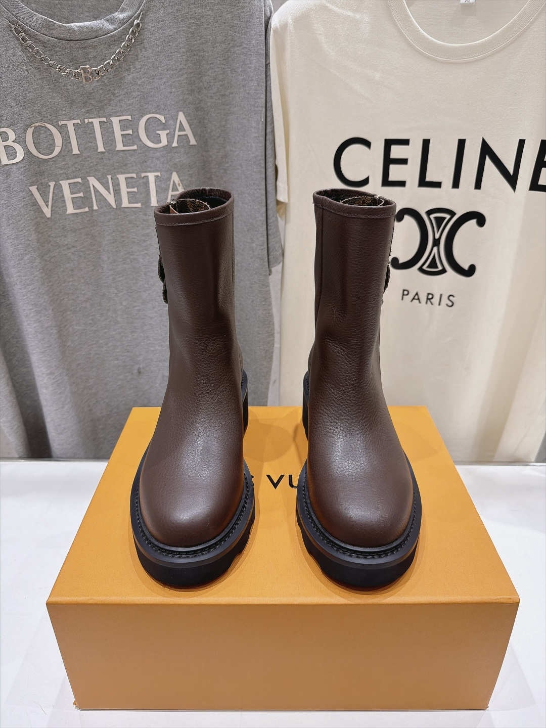 高版本出厂   LOUIS VUITTON  26ss LV驴牌新款英伦风帅气马丁靴短靴 楦型百搭瘦脚yyds.造型立体