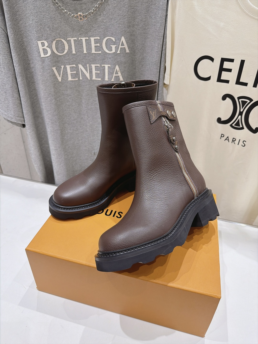 高版本出厂   LOUIS VUITTON  26ss LV驴牌新款英伦风帅气马丁靴短靴 楦型百搭瘦脚yyds.造型立体
