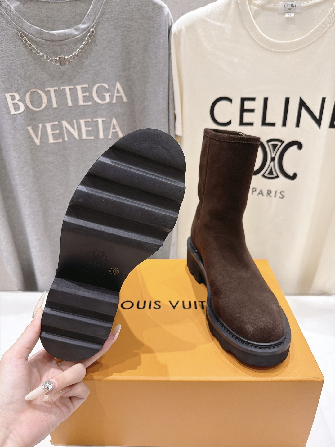 高版本出厂   LOUIS VUITTON  26ss LV驴牌新款英伦风帅气马丁靴短靴 楦型百搭瘦脚yyds.造型立体
