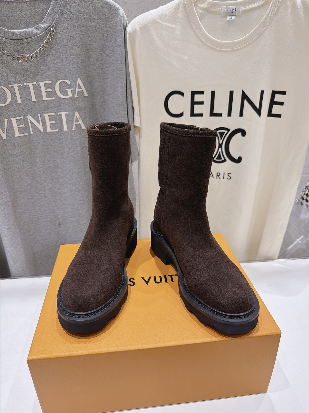 高版本出厂   LOUIS VUITTON  26ss LV驴牌新款英伦风帅气马丁靴短靴 楦型百搭瘦脚yyds.造型立体
