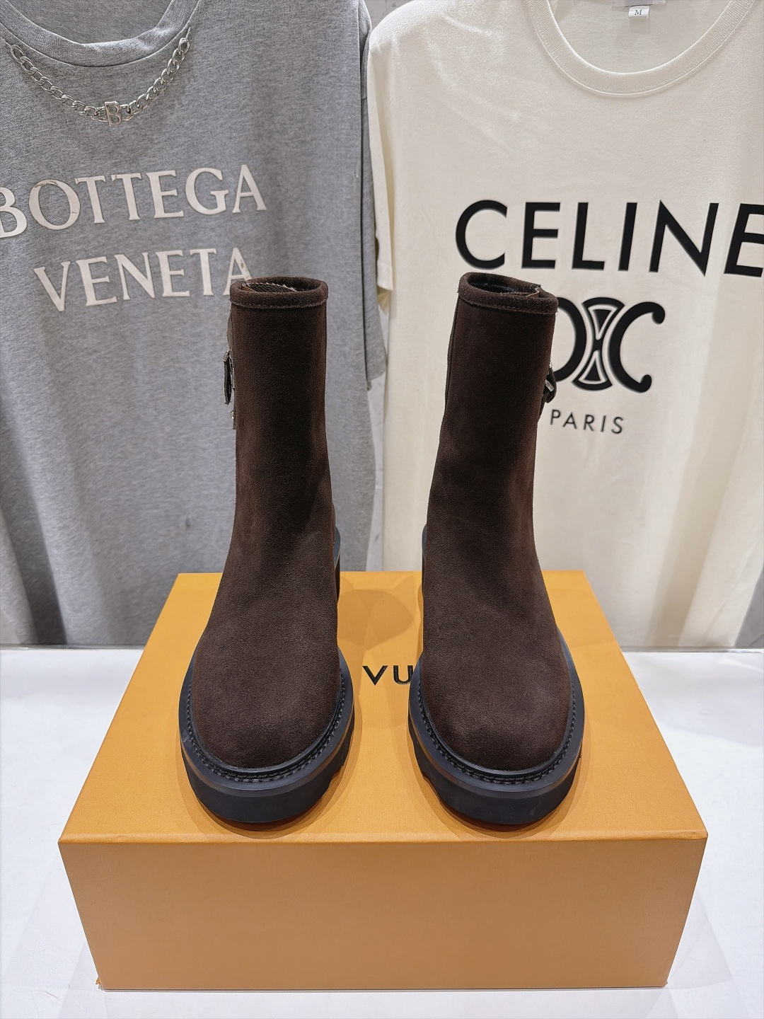 高版本出厂   LOUIS VUITTON  26ss LV驴牌新款英伦风帅气马丁靴短靴 楦型百搭瘦脚yyds.造型立体