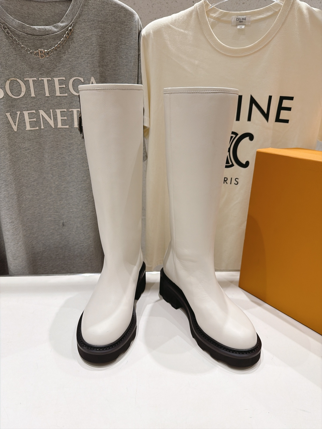 高版本出厂   LOUIS VUITTON  26ss LV驴牌新款英伦风帅气马丁靴长靴 楦型百搭瘦脚yyds.造型立体