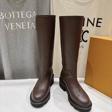 高版本出厂 LOUIS VUITTON 26ss LV驴牌新款英伦风帅气马丁靴长靴 楦型百搭瘦脚yyds.造型立体 高版本出厂 LOUIS VUITTON 26ss LV驴牌新款英伦风帅气马丁靴长靴 楦型百搭瘦脚yyds.造型立体
