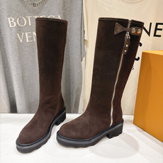 高版本出厂 LOUIS VUITTON 26ss LV驴牌新款英伦风帅气马丁靴长靴 楦型百搭瘦脚yyds.造型立体 高版本出厂 LOUIS VUITTON 26ss LV驴牌新款英伦风帅气马丁靴长靴 楦型百搭瘦脚yyds.造型立体