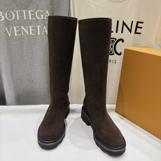 高版本出厂 LOUIS VUITTON 26ss LV驴牌新款英伦风帅气马丁靴长靴 楦型百搭瘦脚yyds.造型立体 高版本出厂 LOUIS VUITTON 26ss LV驴牌新款英伦风帅气马丁靴长靴 楦型百搭瘦脚yyds.造型立体
