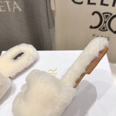 高版本出厂 Dior/迪奥F075 2026ss秋冬新款字母平底毛毛拖鞋!经典立体刺绣搭配进口羊毛,舒适度百分百!冬季 高版本出厂 Dior/迪奥F075 2026ss秋冬新款字母平底毛毛拖鞋!经典立体刺绣搭配进口羊毛,舒适度百分百!冬季