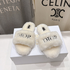 高版本出厂 Dior/迪奥F075 2026ss秋冬新款字母平底毛毛拖鞋!经典立体刺绣搭配进口羊毛,舒适度百分百!冬季 高版本出厂 Dior/迪奥F075 2026ss秋冬新款字母平底毛毛拖鞋!经典立体刺绣搭配进口羊毛,舒适度百分百!冬季