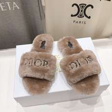 高版本出厂 Dior/迪奥F075 2026ss秋冬新款字母平底毛毛拖鞋!经典立体刺绣搭配进口羊毛,舒适度百分百!冬季 高版本出厂 Dior/迪奥F075 2026ss秋冬新款字母平底毛毛拖鞋!经典立体刺绣搭配进口羊毛,舒适度百分百!冬季